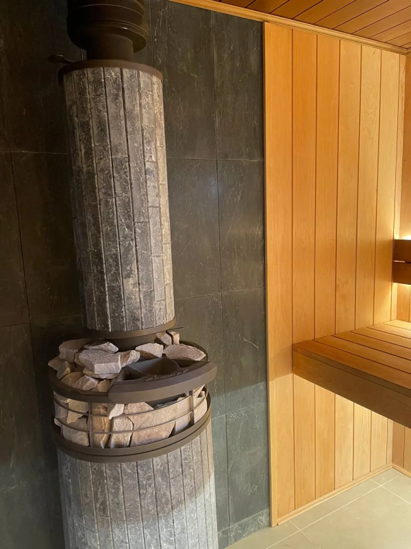 Печь банная «Атмосфера » Талькохлорит ламель+сетка с тоннелем +Сетка-каменка  ламель.Установлена в парной.Отделка Вагонка и полок - ольха и термоольха.